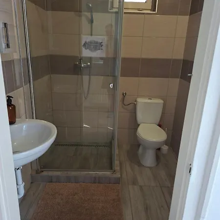 Boglarka Vendeghaz Apartmán *